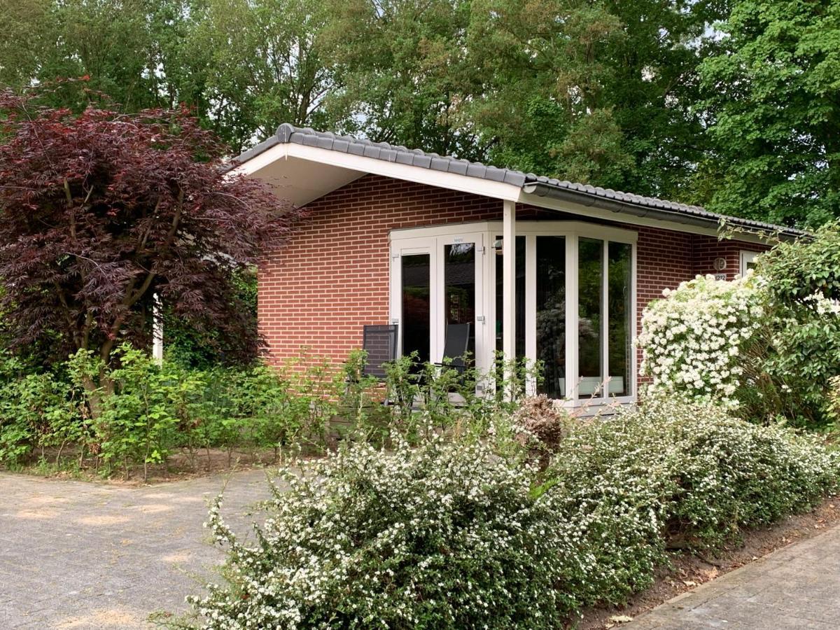 Bed en Natuurhuisje Villa Laren  Buitenkant foto